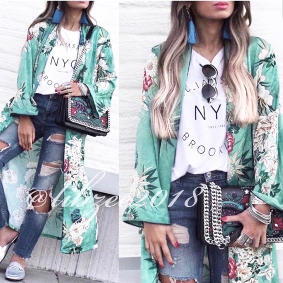 5 ⭐️ Rated Satin Kimono Cardigan Duster NWT Floral - Picture 4 of 9